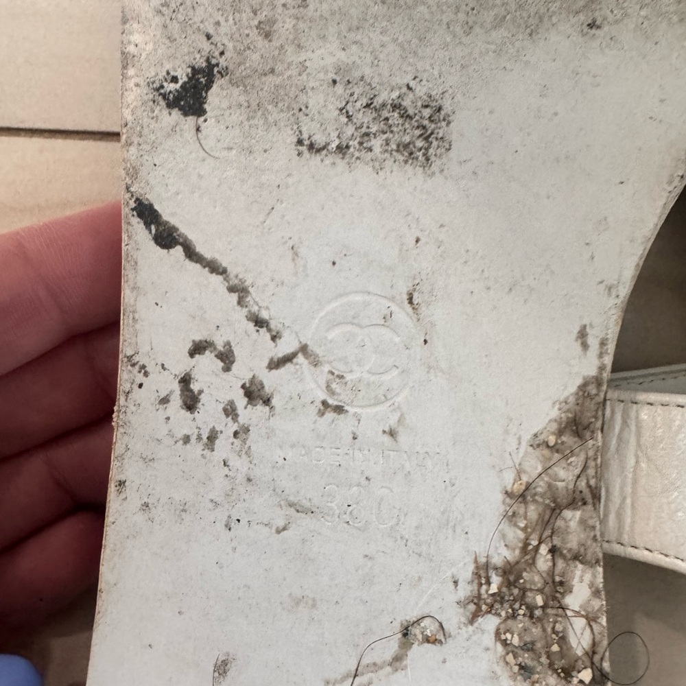 CHANEL White Minimalist Sandals - Picture 5 of 5